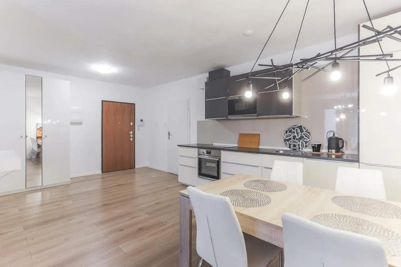 Apartmate Spacious Apartment With Balcony Oldtown For 6 People Gdansk